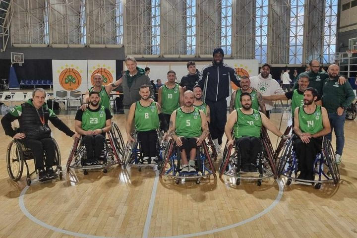 Λεσόρ για την ομάδα μπάσκετ με αμαξίδιο του Παναθηναϊκού: “Εντυπωσιάστηκα από το πόσο δυνατοί είναι πνευματικά και σωματικά”