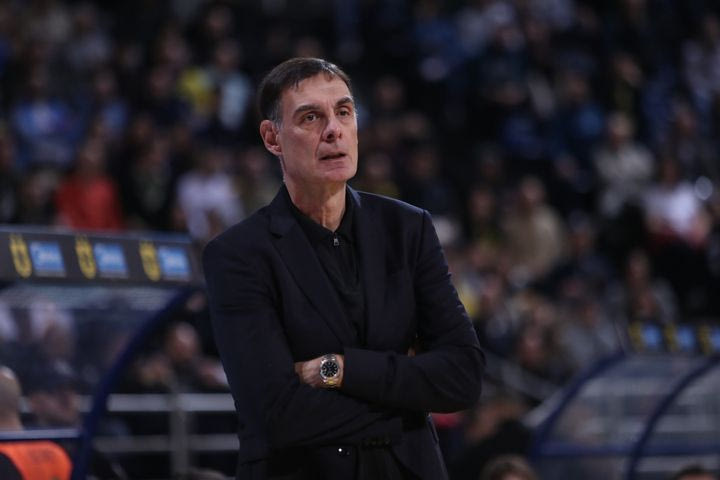 Καμπανάκι από Μπαρτζώκα: “Κάποιοι παίκτες όταν παύουν να είναι σοβαροί, πρέπει να βγαίνουν έξω”