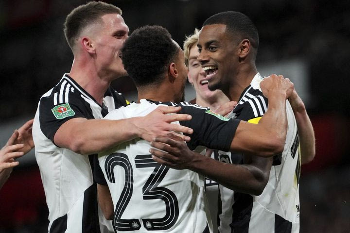 Premier League: Η εντυπωσιακή Νιούκαστλ σκαρφάλωσε στην 4η θέση, διπλό στο “Γκούντισον” για την Άστον Βίλα