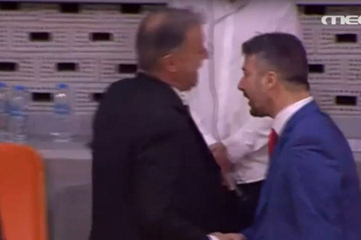Ολυμπιακός – Παναθηναϊκός: Νίκλας και Σίμος χρεώθηκαν με τεχνικές στο 39′ και είχαν έντονο διάλογο στο φινάλε του ντέρμπι