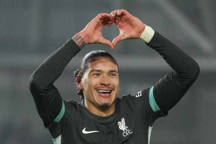 Μπρέντφορντ – Λίβερπουλ 0-2: Ο Νούνιες λύτρωσε με γκολ στο 90+1′ και το 90+3′ τους Κόκκινους, στο +6 από την Άρσεναλ