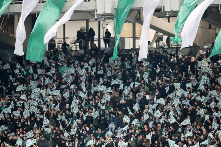 Παναθηναϊκός: Φίλοι των “πράσινων” βρέθηκαν στο Κορωπί για να εμψυχώσουν την ομάδα ενόψει του ντέρμπι