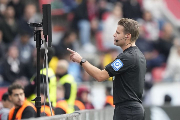 Bundesliga: Δοκιμάζει πιλοτικό πρόγραμμα για το VAR, οι διαιτητές θα ανακοινώνουν απευθείας στον κόσμο τις αποφάσεις του