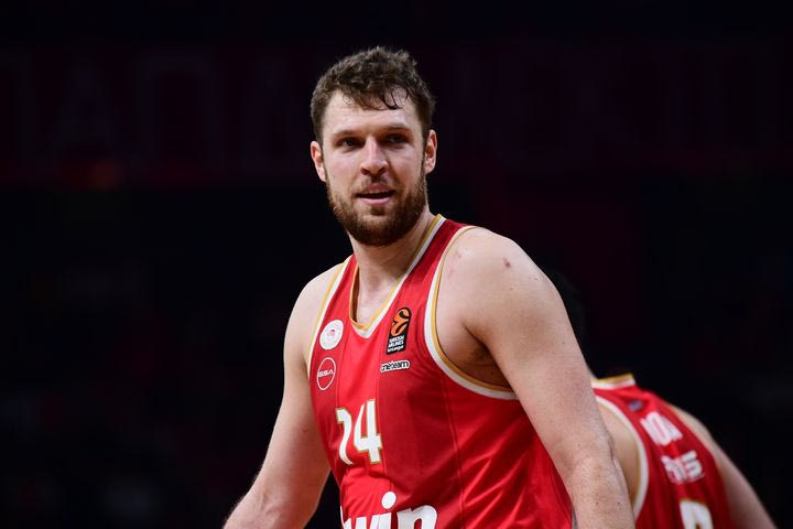 Βεζένκοβ: “MVP, MVP” φώναξαν οι φίλοι του Ολυμπιακού για τον 29χρονο φόργουορντ