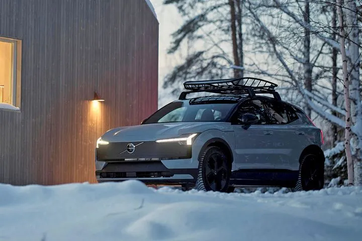 Volvo EX30 Cross Country: Η “περιπετειώδης” πλευρά του σουηδικού ηλεκτρικού SUV
