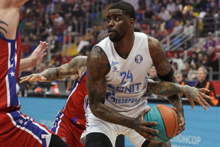 Θρίαμβος της Ζενίτ στη Μόσχα, η ομάδα των Σβεντ, Μπέικον, Πασκουάλ καταδιώκει την Ούνικς Καζάν μαζί με την ΤΣΣΚΑ