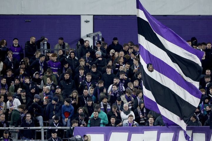 Άντερλεχτ – Φενέρμπαχτσε: Διακοπή στον αγώνα λόγω έντασης ανάμεσα στους οπαδούς των δύο ομάδων