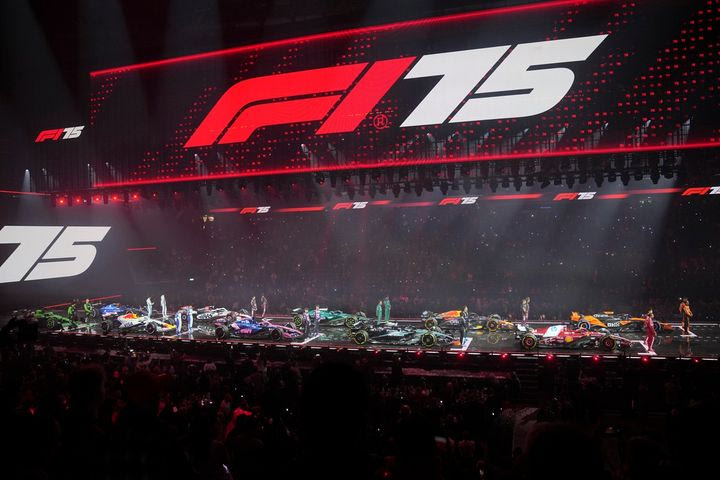 Η F1 γιόρτασε τα 75 χρόνια με ένα εντυπωσιακό event στο Λονδίνο που μεταδόθηκε ζωντανά από το ΑΝΤ1+ σε μια ξεχωριστή εκδήλωση στα ΚΑΠΑ Studios