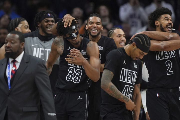 NBA, τα αποτελέσματα της βραδιάς: Οι Νετς ξέραναν τους Σίξερς με buzzer-beater του Κλάξτον, οι Μπλέιζερς έριξαν 53 πόντους στους Χόρνετς