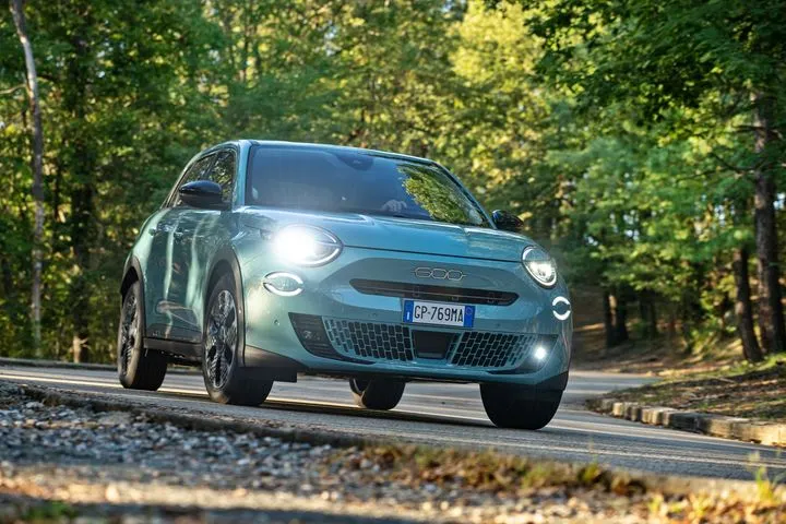 Φθηνότερο και από το υβριδικό- Νέα τιμή για το ηλεκτρικό B-SUV Fiat 600e