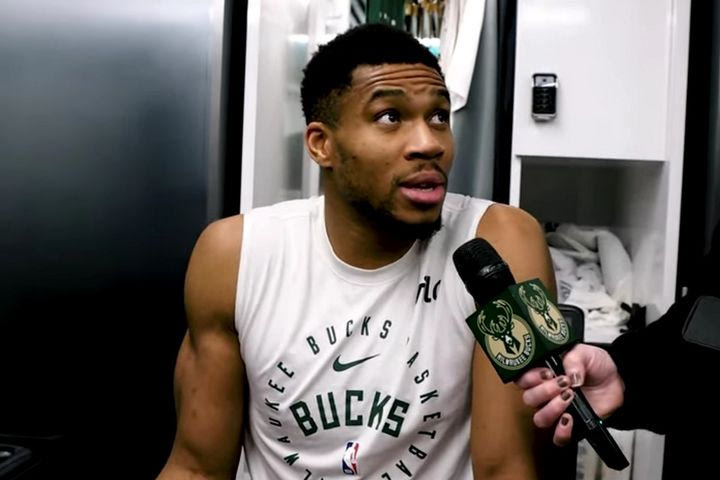 NBA, Γιάννης Αντετοκούνμπο: “Το έχω πει, αλλά κανείς δεν ακούει τον Ελληνονιγηριανό από την Ελλάδα: Όποιος παίζει σε ματς της FIBA, μετά έχει σεζόν καριέρας στo ΝΒΑ”