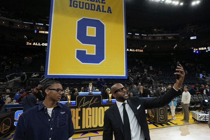 NBA: Οι Γουόριορς απέσυραν την φανέλα του Ιγκουοντάλα