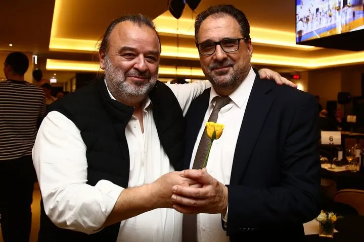 ΑΕΚ: Η Ερασιτεχνική έκοψε την πρωτοχρονιάτικη πίτα στο “Βυζαντινό” παρουσία του Μάριου Ηλιόπουλου