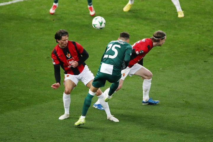 Το 1-0 του Παναθηναϊκού με το ωραίο τελείωμα του Μλαντένοβιτς