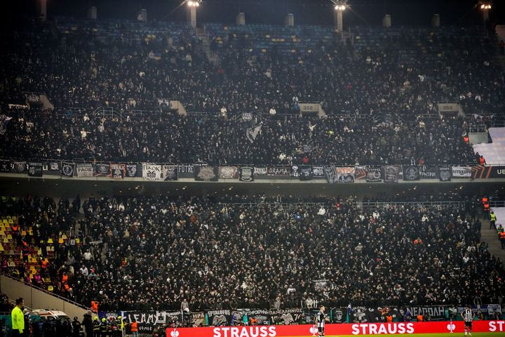 ΠΑΟΚ: Η ατμόσφαιρα των φιλάθλων του στο Βουκουρέστι ξεχωρίζει στην παρακάμερα του Δικεφάλου