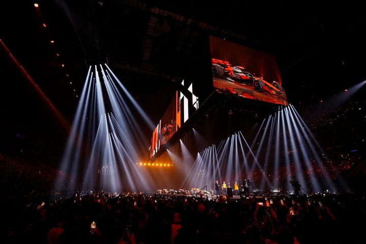 McLaren και Allwyn μαζί στην παρουσίαση της ομάδας στην O2 Arena