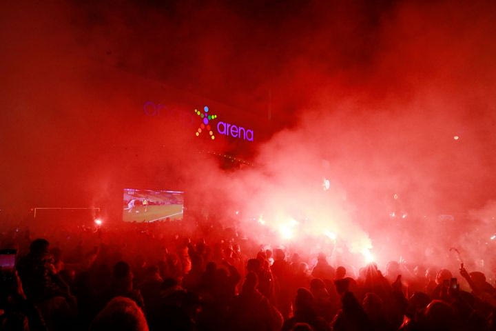 ΑΕΚ: Κάηκε η Νέα Φιλαδέλφεια μετά το γκολ του Μάνταλου στο 94′