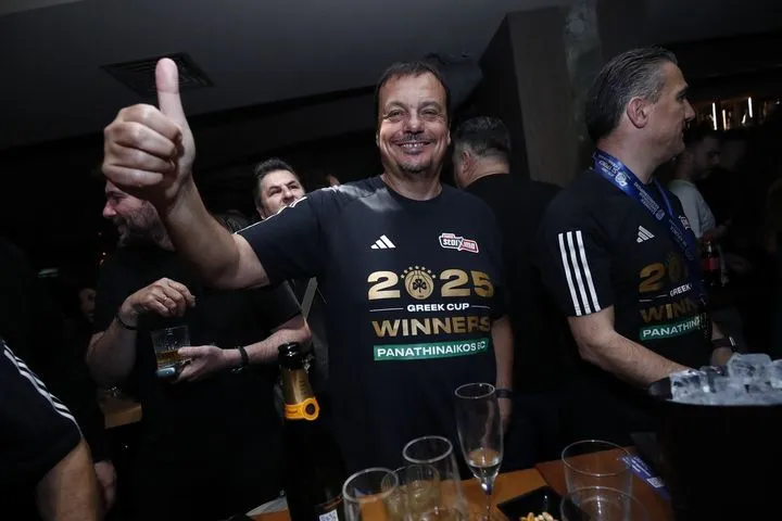 Ο Παναθηναϊκός AKTOR γιόρτασε με τη ψυχή του την κατάκτηση του Κυπέλλου με “Δεν θα πας πουθενά” και “Μέχρι τέλους”