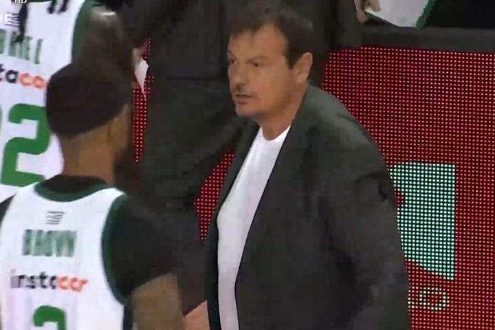 Παναθηναϊκός: Η είσοδος του έξαλλου Αταμάν στο παρκέ, για να τα ψάλει στον Γκέιμπριελ