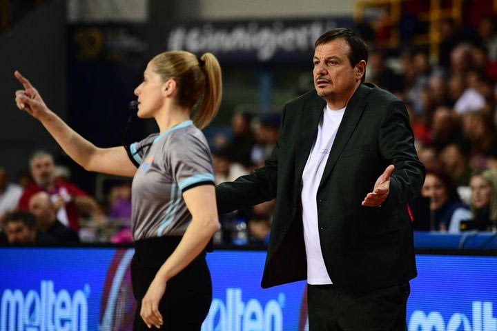 Παναθηναϊκός AKTOR – Ολυμπιακός: Τεχνική ποινή στον Αταμάν, μπήκε στον αγωνιστικό χώρο, ενώ οι ερυθρόλευκοι εκδήλωναν αιφνιδιασμό