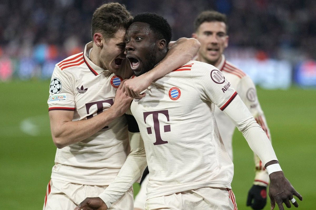 Ο Ντέιβις πανηγυρίζει το γκολ που σημείωσε