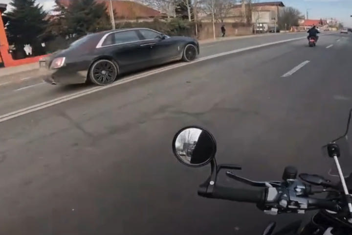 Ο Μπεκάλι οδηγεί σαν... μανιακός