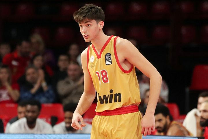 Ο Ολυμπιακός πανηγύρισε εμφατική νίκη επί της Άλμπα με “διπλό” Παυλόπουλο και εξαιρετικό Μπουρνελέ για το τουρνουά Next Gen της EuroLeague