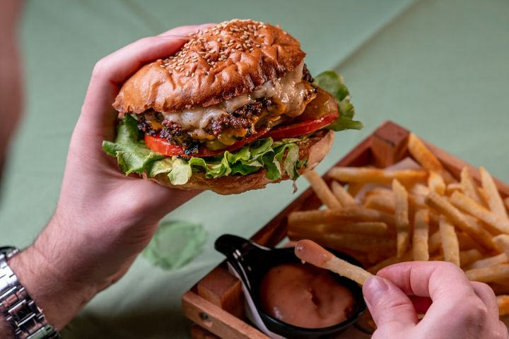 Παναθηναϊκός AKTOR – Ολυμπιακός: Τα καλύτερα street food spots στο Ηράκλειο για να απολαύσεις μετά τον μεγάλο τελικό