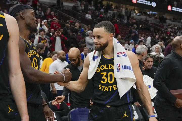 NBA: Ντεμπούτο Μπάτλερ, ασταμάτητος Κάρι και ανατροπή των Γουόριορς επί των Μπουλς στο Σικάγο