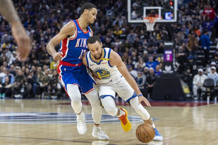 NBA: Οι Γουόριορς υπέταξαν τους Κινγκς στο Σακραμέντο με επιθετική πολυφωνία