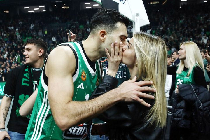 Η ανάρτηση της Μαρίας Δαρσινού για τον MVP Σλούκα: “Ποιος;;;”