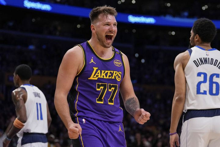 NBA: Ο Ντόντσιτς πλήγωσε τους Μάβερικς με πληθωρικό triple-double και οι Λέικερς πήραν τη μονομαχία
