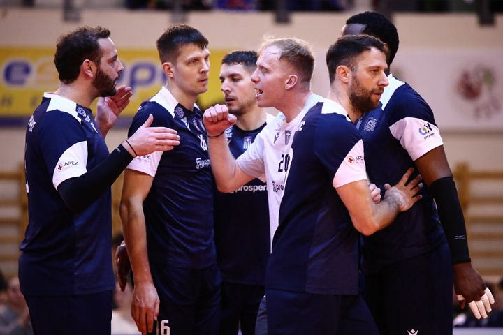 Volley League ανδρών: Ο Ολυμπιακός έχασε από τον Φλοίσβο και μαζί την πρωτιά στην κανονική περίοδο, μεγάλη νίκη με ανατροπή για τον ΠΑΟΚ