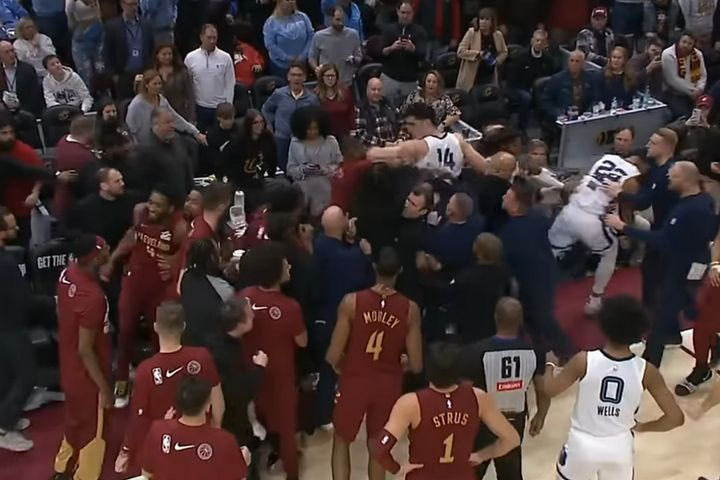 NBA: Χάος στο Καβαλίερς – Γκρίζλις και παραλίγο γενικευμένη σύρραξη