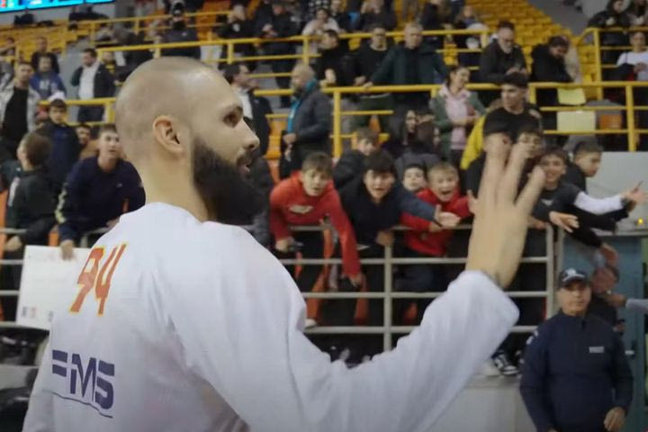 Ολυμπιακός: Η αγάπη για τον Φουρνιέ, τα αυτόγραφα του Βεζένκοβ και η διαφορετική ματιά από τον ημιτελικό Κυπέλλου