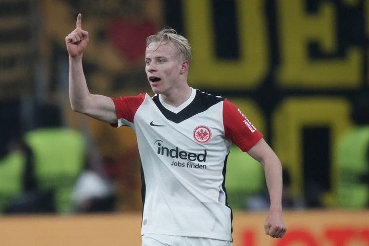 Bundesliga: Η Άιντραχτ υπέταξε με τριάρα τη Χόλσταϊν και μείωσε τη διαφορά από τη Λεβερκούζεν, μπήκε εξάδα η Μάιντς