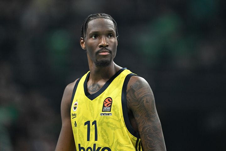 NBA: Οι Σανς ευχαρίστησαν τον Χέιζ-Ντέιβις