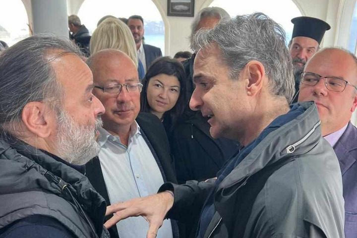 Ηλιόπουλος: Στη σύσκεψη υπό τον Πρωθυπουργό στη Σαντορίνη, αναλαμβάνει το κόστος στέγασης του ιατρικού προσωπικού