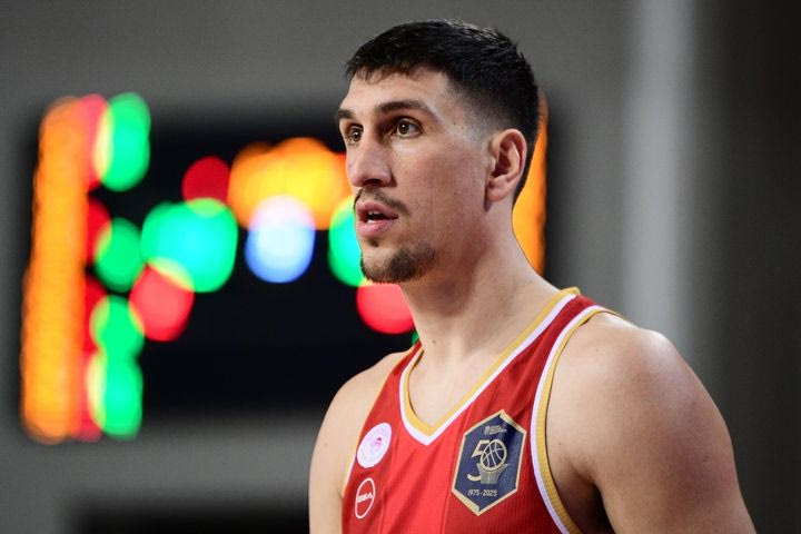 Λαρεντζάκης: “Όλοι πρέπει να βγούμε μπροστά, να κάνουμε ένα step up”