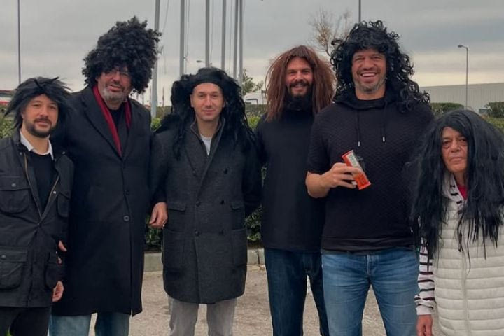 Η εκπληκτική φωτογραφία του Λάζαρου Παπαδόπουλου με Διαμαντίδη, Φώτση και Φιλίππου, φορώντας περούκες στην Πάτρα