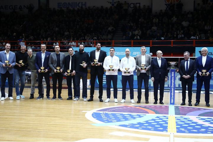 Ελλάδα – Ολλανδία: Ξανατίμησε τους πρωταθλητές της, ανατριχίλα κατά τη βράβευση των θρύλων του 2005