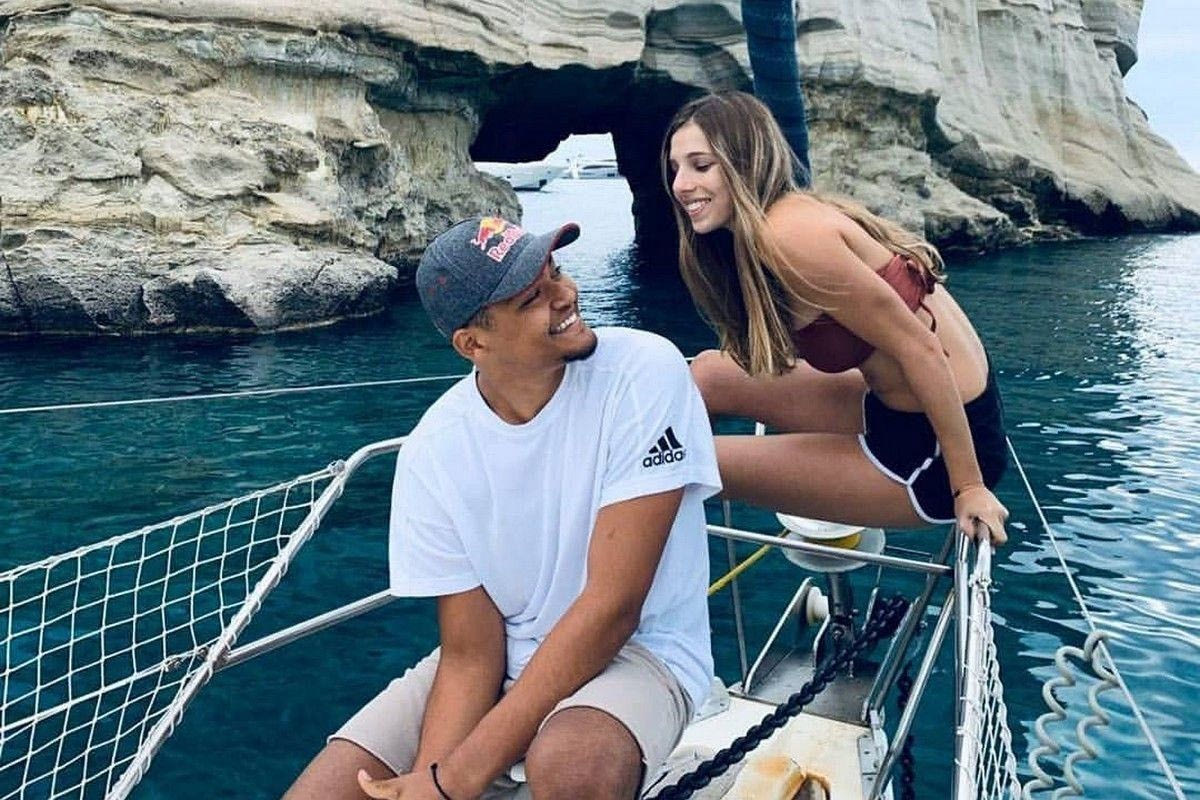 Ο Εμμανουήλ Καραλής με τη σύντροφό του