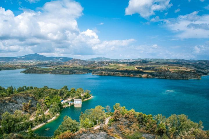 Τρέχοντας γύρω από τη Λίμνη Μαραθώνα στο Marathon Lake Run
