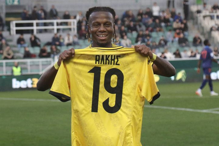 Athens Kallithea – Άρης: Ο Μεντίλ έκανε το 1-0 για τους κίτρινους, πανηγύρισε υψώνοντας φανέλα του Άλκη