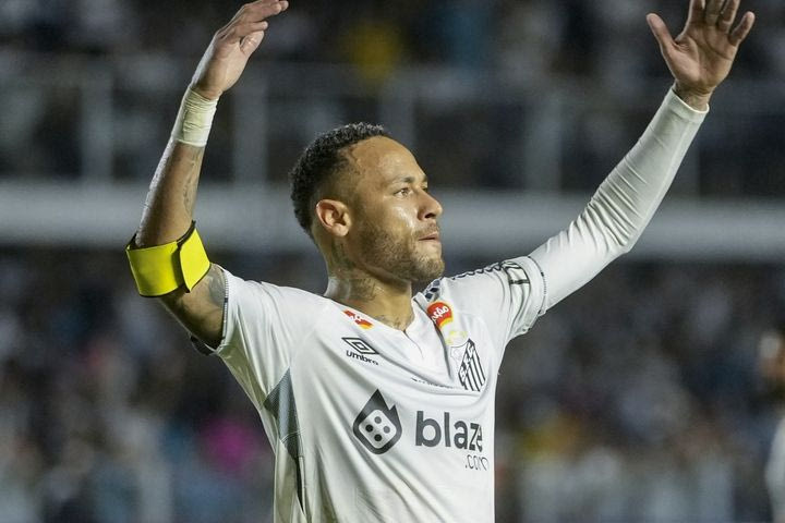 Ο Νεϊμάρ με τη φανέλα της Σάντος