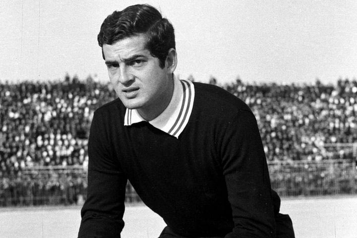 Τάκης Οικονομόπουλος: Ο Άντρας με τα εκατό φτερά και το “Κλαίμε όλοι Τάκη”