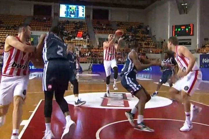Ολυμπιακός – Καρδίτσα: Βεζένκοβ, Παπανικολάου, Μιλουτίνοβ έκρυψαν την μπάλα και ο Σάσα την εμφάνισε στο καλάθι των Θεσσαλών