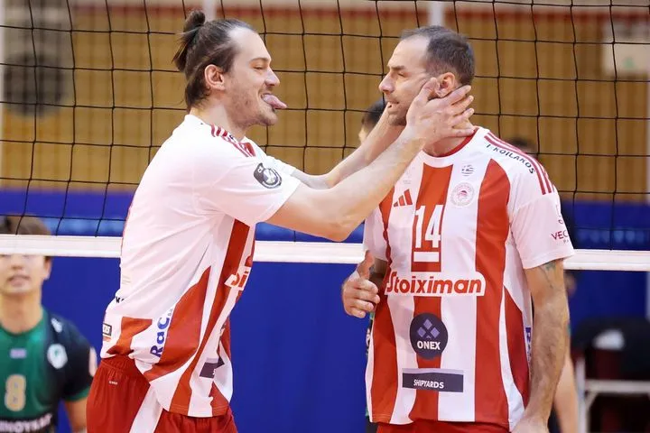 Ο Ολυμπιακός καθάρισε στο τέλος το τρίτο σετ και έκανε το 2-1