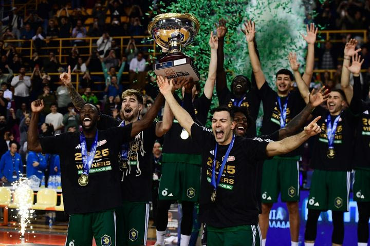 ΟΠΑΠ Final Eight: Η απονομή του τροπαίου στον Κυπελλούχο Παναθηναϊκό AKTOR δια χειρός Νίκου Γκάλη