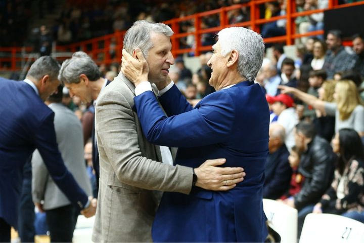 Ελλάδα – Ολλανδία: Η θερμή αγκαλιά Γιαννάκη – Παπαλουκά πριν από το τζάμπολ